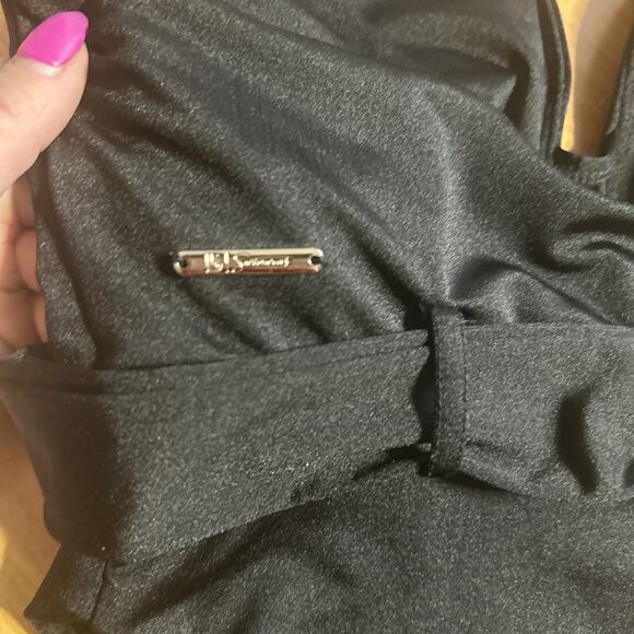 BuffBunny cheeky One Piece Swimsuit S Med Black EXC Cond - Picture 4 of 5